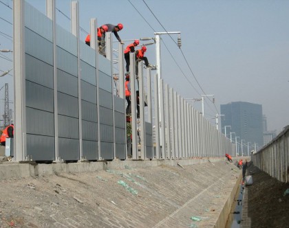 沪陕高速南通路段声屏障工程